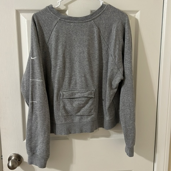 Nike Sweater w/ pouch in the back (rare) item - M - Picture 4 of 7